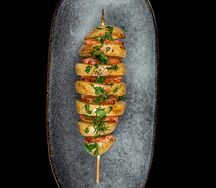 Картофель с беконом на шпажке