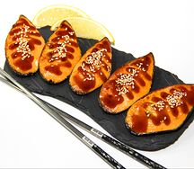 Мидии, запеченные под соусом спайси