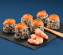 Запечённый ролл с креветкой под соусом Спайси