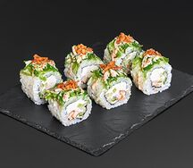 Ролл с чукой и ореховым соусом