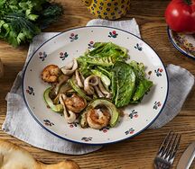 С тигровыми креветками, кальмаром и жареным кабачком 