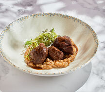 Томленые говяжьи щечки с грибным ризотто