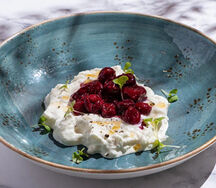 Страчателла с подкопчённой вишней