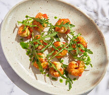 Креветки обжаренные с чесноком и зеленью