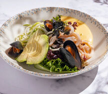 Морской салат с кальмарами и мидиями