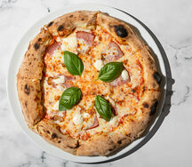 Пицца с беконом и маскарпоне