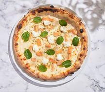 Пицца с лососем и сыром маскарпоне