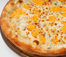 Пицца Четыре сыра на тонком тесте