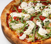 Пицца со страчателлой на тонком тесте