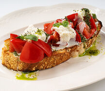 Брускетта со страчателлой