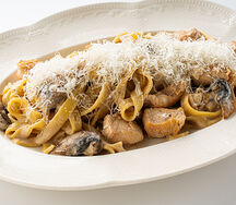 Паста с курицей и грибами