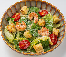 Салат Цезарь с креветками