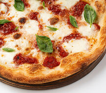 Пицца Маргарита на тонком тесте