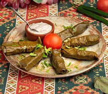 Долма в винoградных листьях