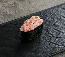 Острые суши с креветкой