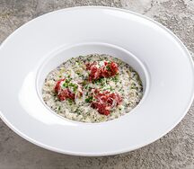 Трюфельное ризотто с тартаром из говядины