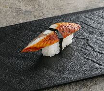 Суши с угрем