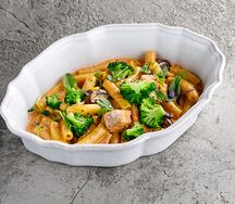 Маккерончини с лососем, брокколи и оливками каламата