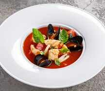 Томатный суп Каччукко с морепродуктами