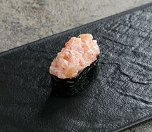 Острые суши с гребешком