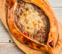 Я Хачапури с мясом телятины и хмели сунели