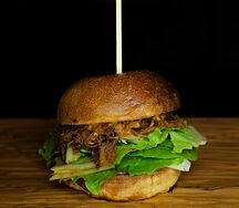 Бургер с рваной говядиной