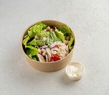 Салат Цезарь с куриной грудкой