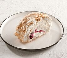 Меренговый рулет с малиной