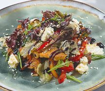 Тёплый салат с цыплёнком