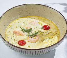 Уха из лосося со сливками