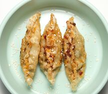 Дамплинги с креветкой во фритюре