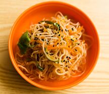 Салат из фунчозы