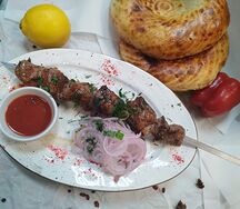 Шашлык из бараньей мякоти и рёбрышек