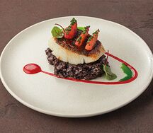 Филе палтуса с рисом неро венере и апельсином