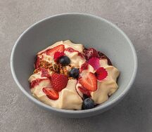 Мусс из ряженки с сезонными ягодами