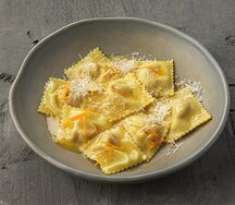 Равиоли с уткой конфи в апельсиновом соусе