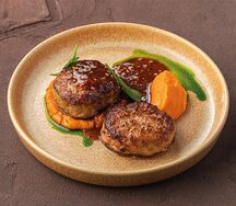 Утиные котлеты с бататом и соусом копченый чернослив