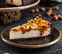 Чизкейк карамельный с арахисом