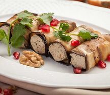 Рулет из баклажанов с орехами