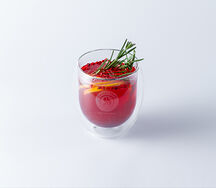 Малиновый чай с розмарином и розовым перцем