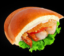 UFO-бургер с креветками и соусом цезарь