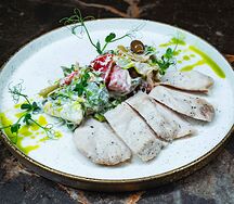 Куриная грудка су-вид с овощами и греческим йогуртом
