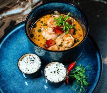 Том ям с кальмаром и креветками 
