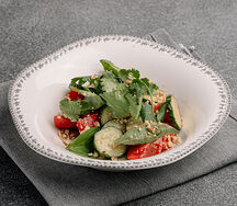 Овощной салат со специями и грецким орехом