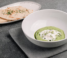 Хумус из зелёного горошка со страчателлой