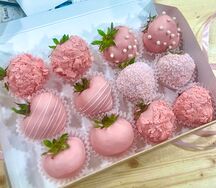 Клубника в розовом