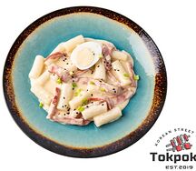 Токпокки с сыром и сосисками