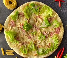 Пицца Цезарь с курицей и беконом