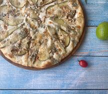 Пицца с грушей и дорблю