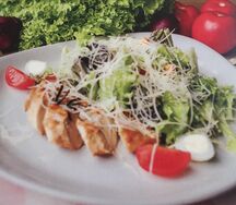 Салат Цезарь с курицей